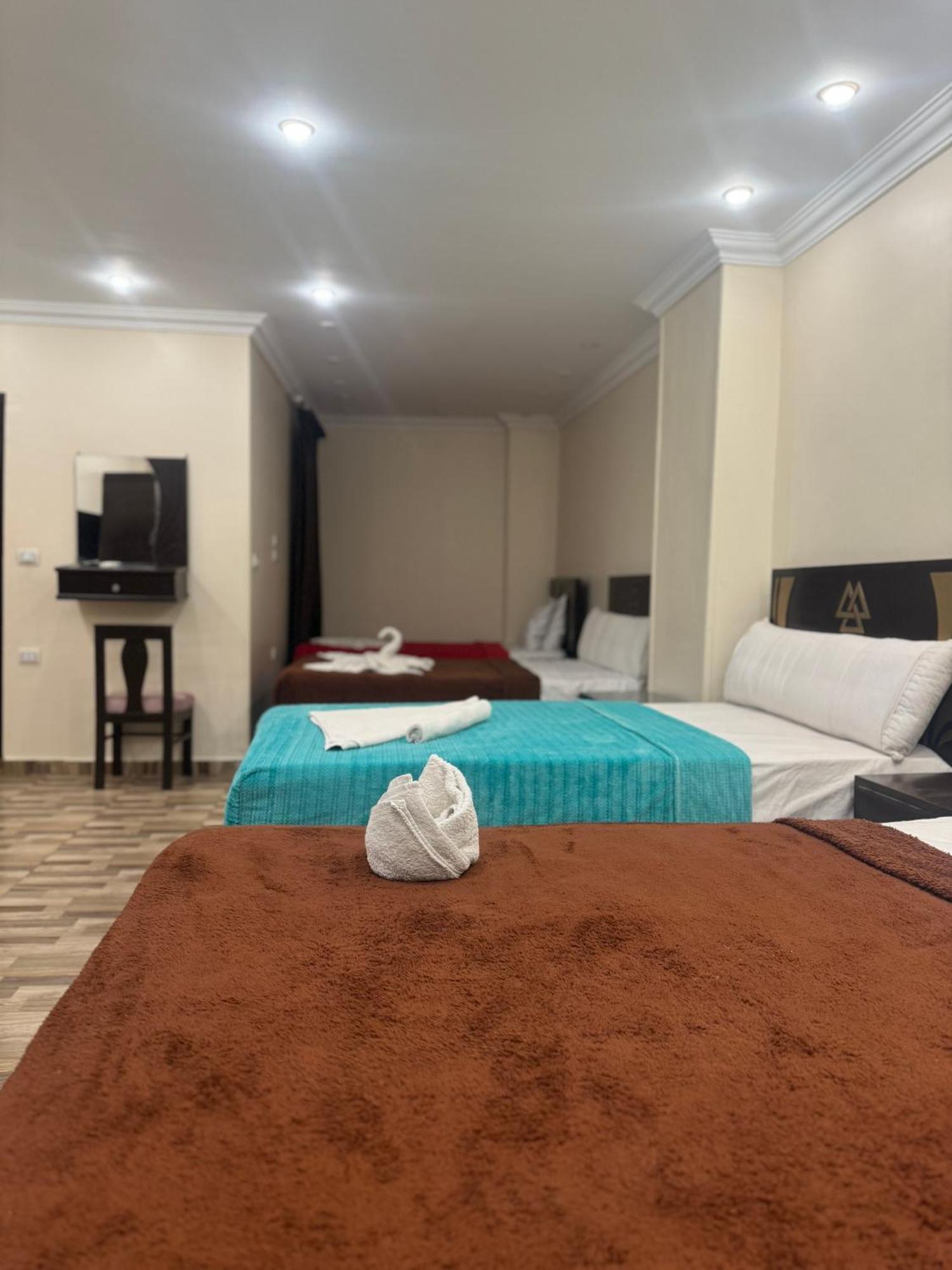 Pyramids And Sphinx Hotel Kafrat al Jabal Exterior foto