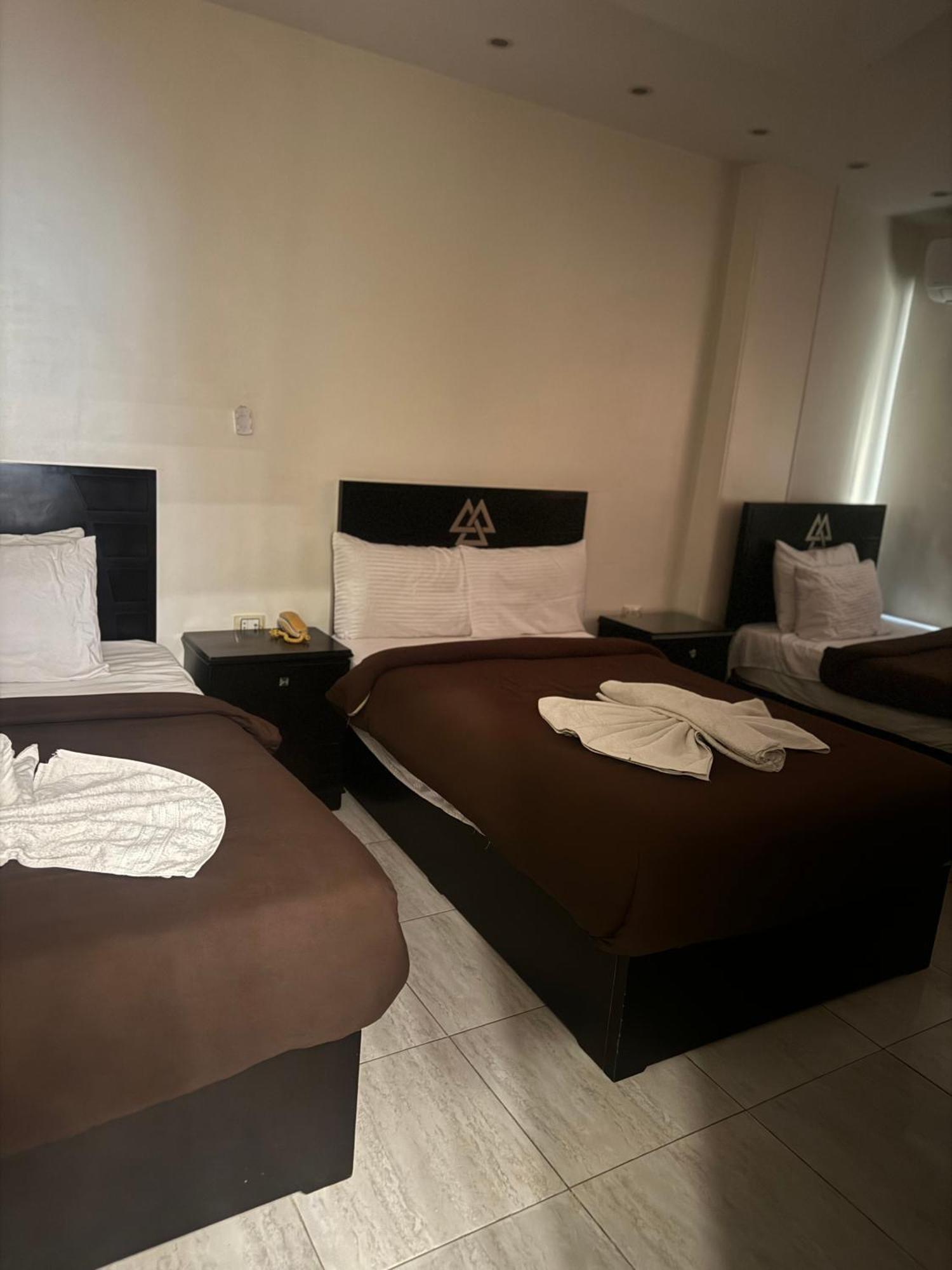 Pyramids And Sphinx Hotel Kafrat al Jabal Exterior foto